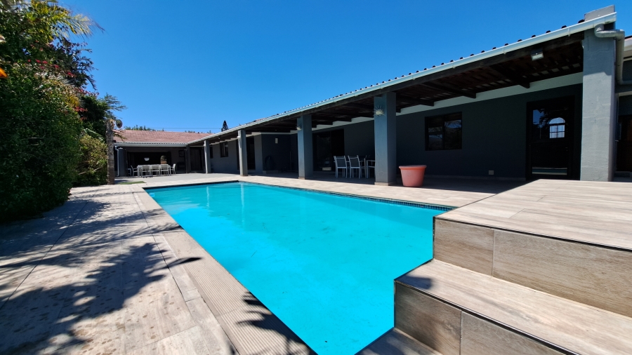 5 Bedroom Property for Sale in Table View Western Cape